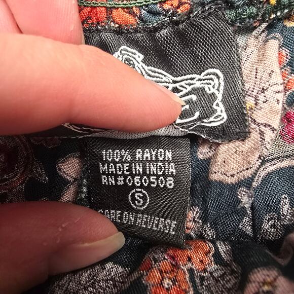 Women's Angie Dark Green Floral Tie Front Culotte Shorts | Size Small - Picture 8 of 9